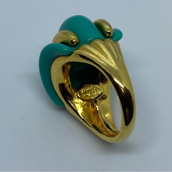 Vintage KJL Faux Turquoise Coral and Gold Ribbed Statement Ring - Picture 4 of 6